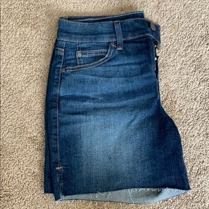 Gus Scissor Cut Hem Shorts